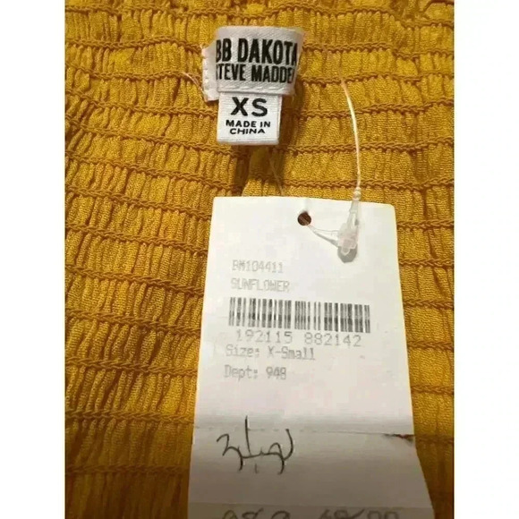 BB Dakota by Steve Madden Did I Flutter Off-the-Shoulder Top NWT Size XS - Picture 5 of 7